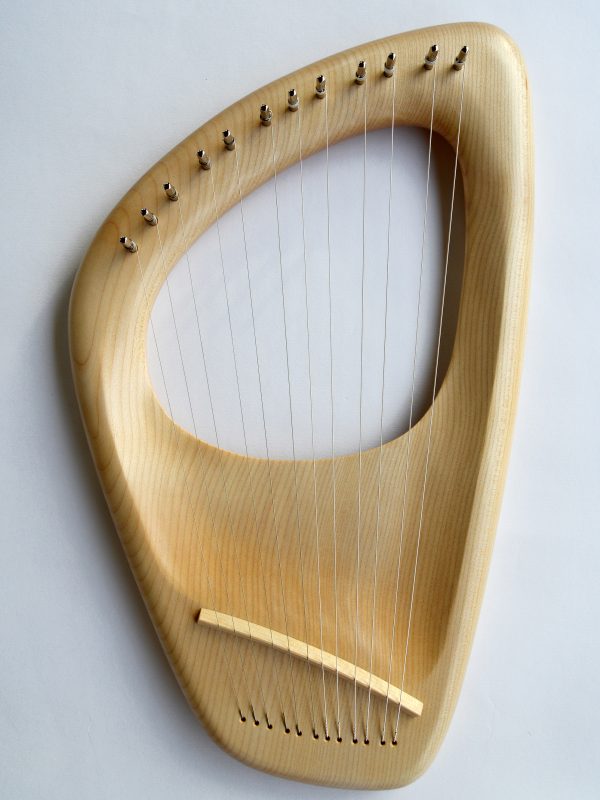 12 string pentatonic lyre harp